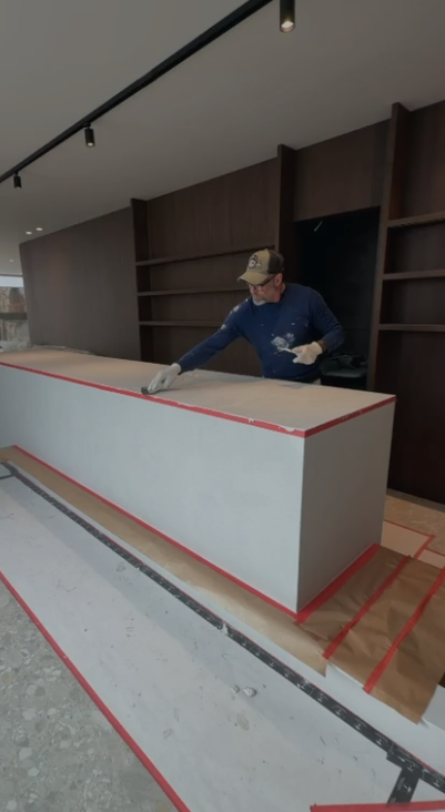 Craftsman working on a decorative finish — Kleur & Karakter