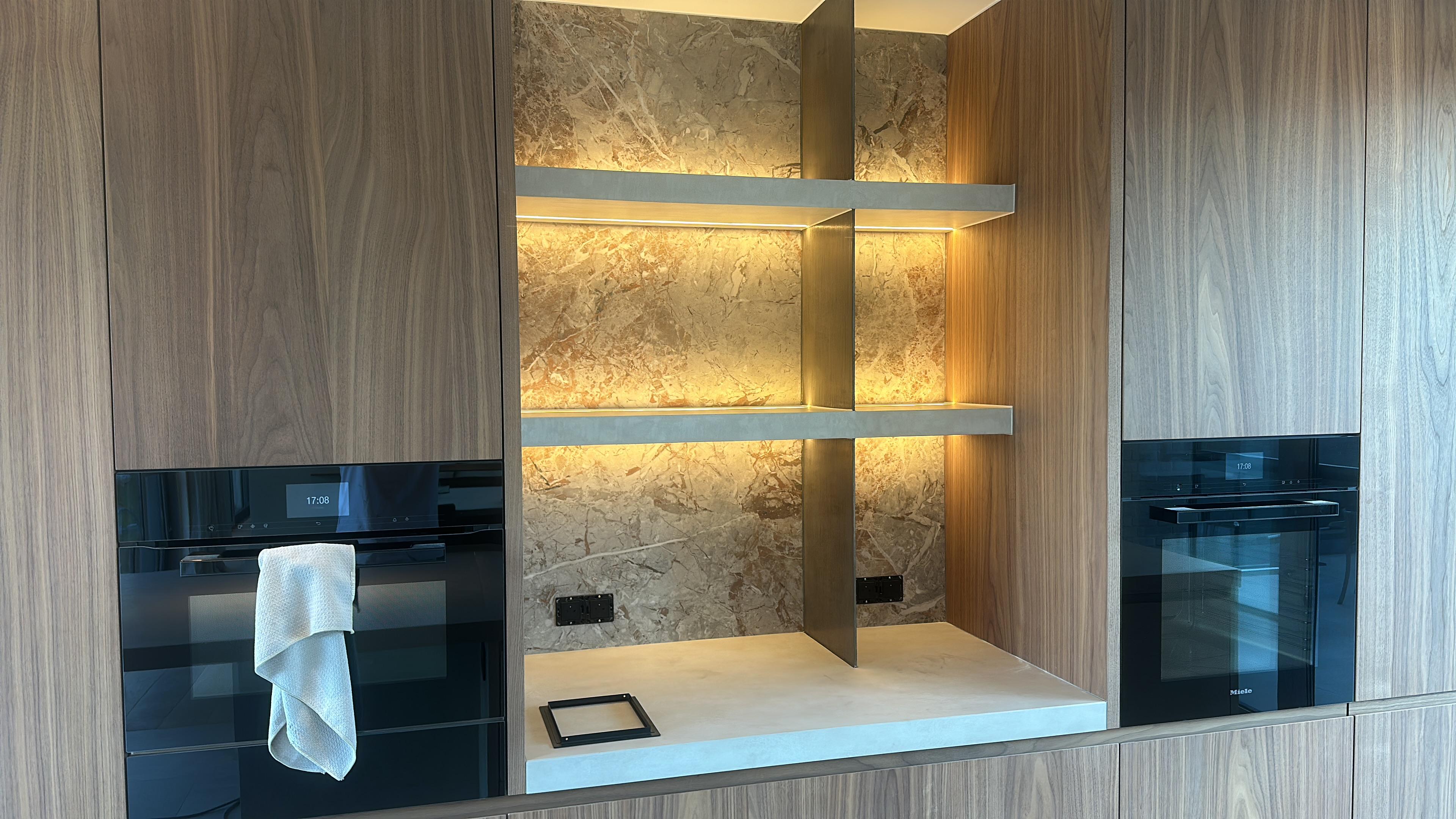 Kitchen with clean lacquer door finish